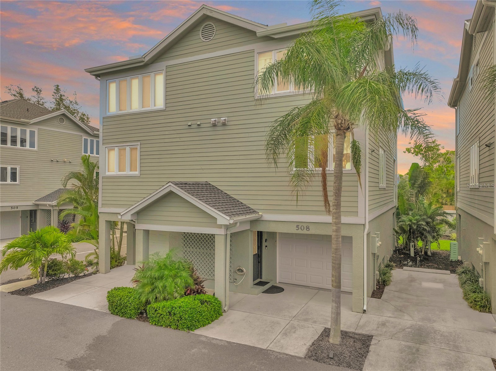 508 FOREST WAY