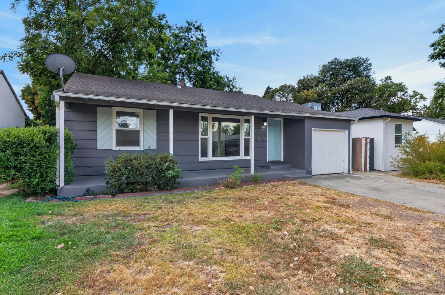1444 Stoddard St, Sacramento, CA 95822-3424