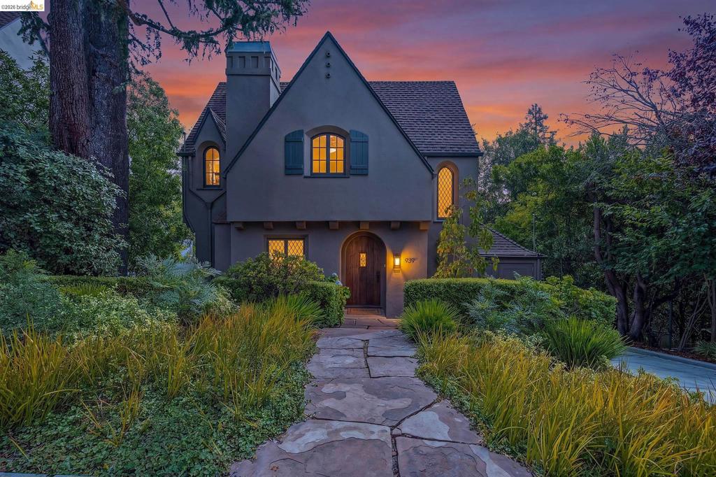 939 Hillcroft Circle