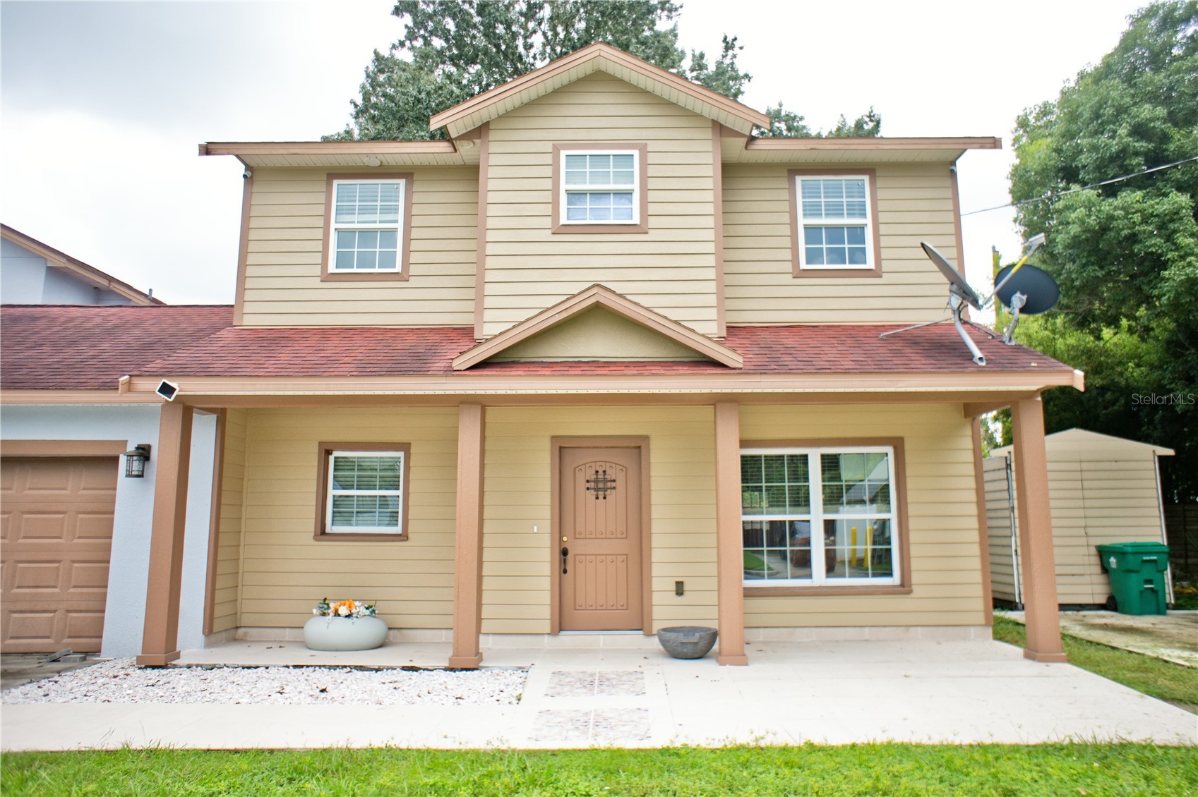 402 E MAPLE STREET
