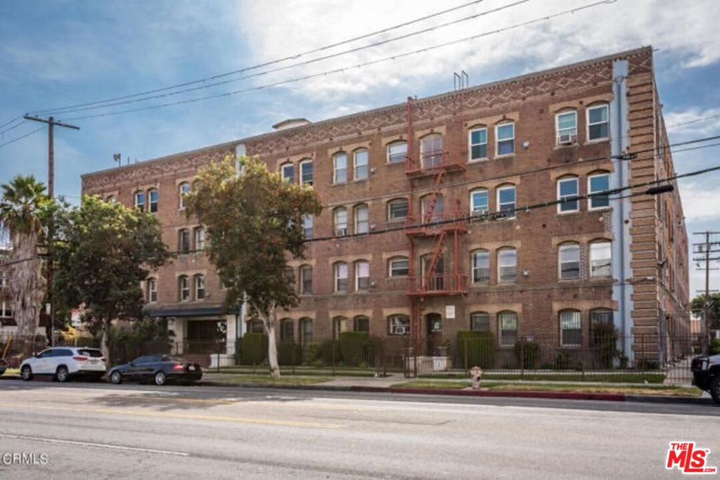 4125 S Figueroa Street 402