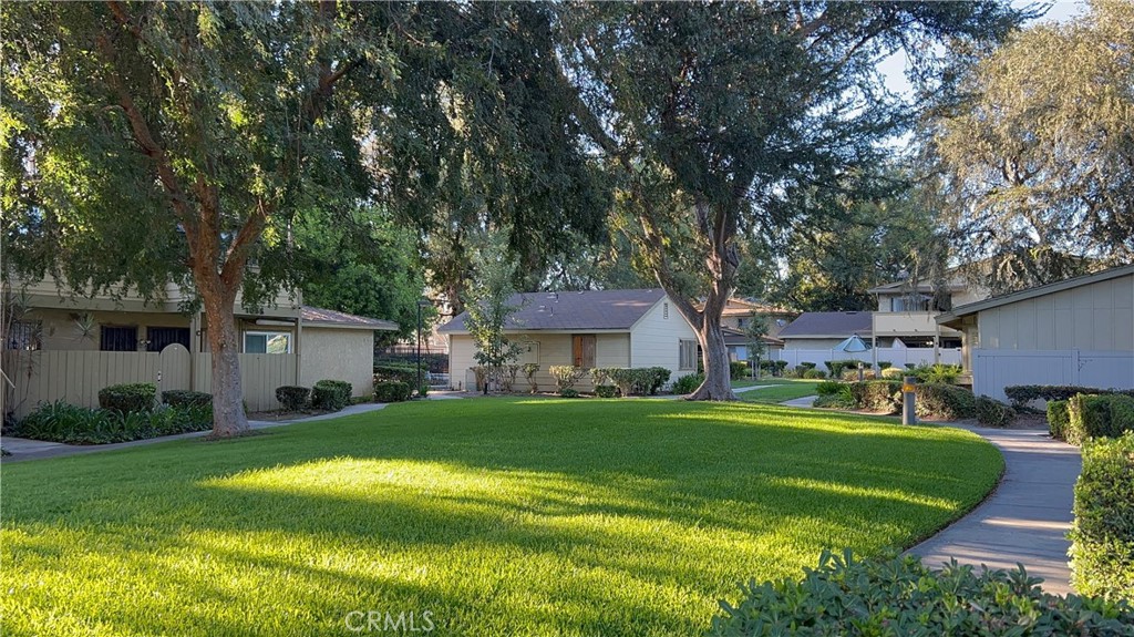 1047 W Francis