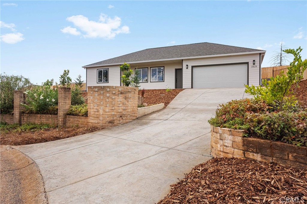 5819 Golden Oaks Road