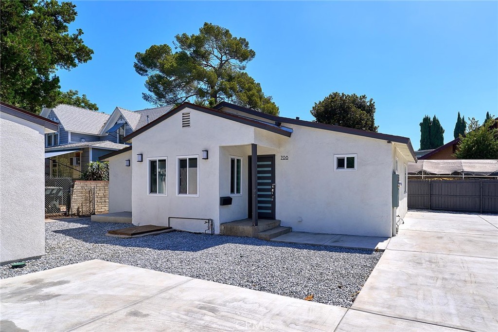 708 N El Molino