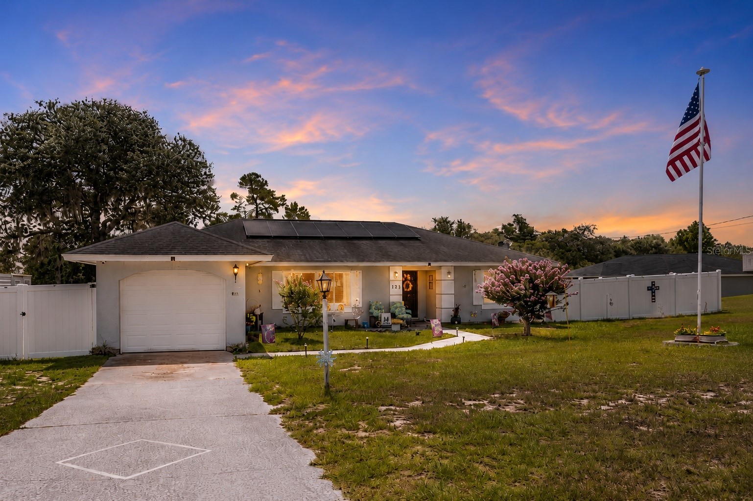 124 OAK CIRCLE