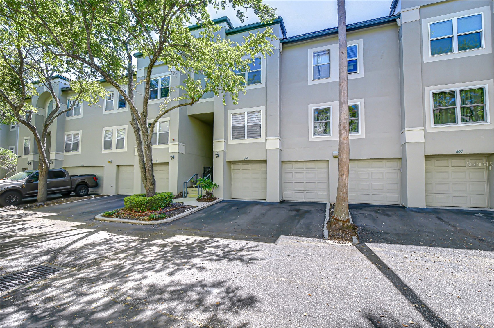 609 TROPICAL BREEZE WAY 609