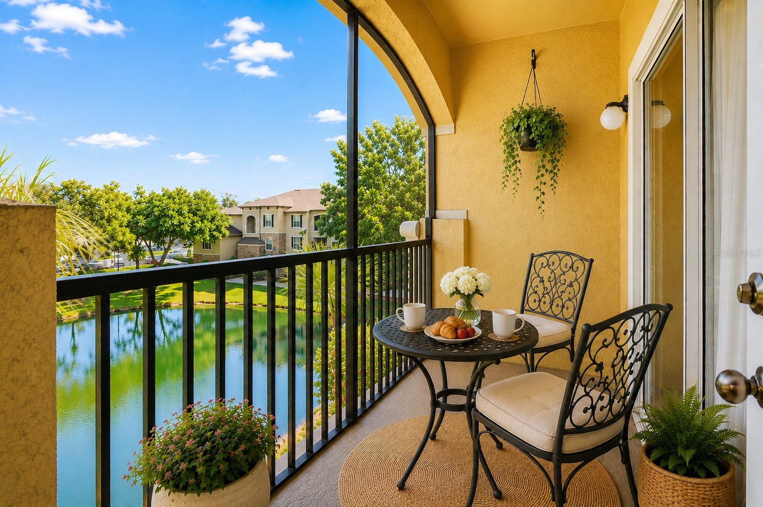 10211 COURTNEY PALMS 303
