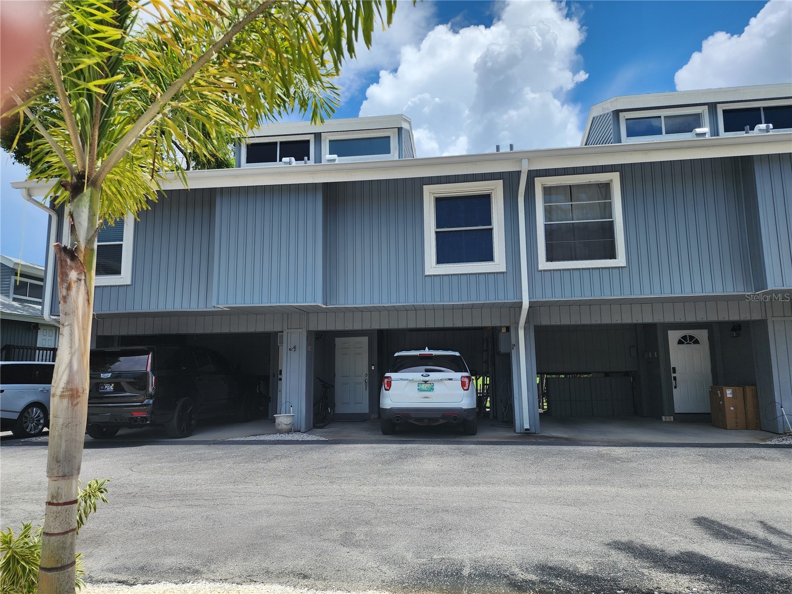 200 MERES BOULEVARD 19