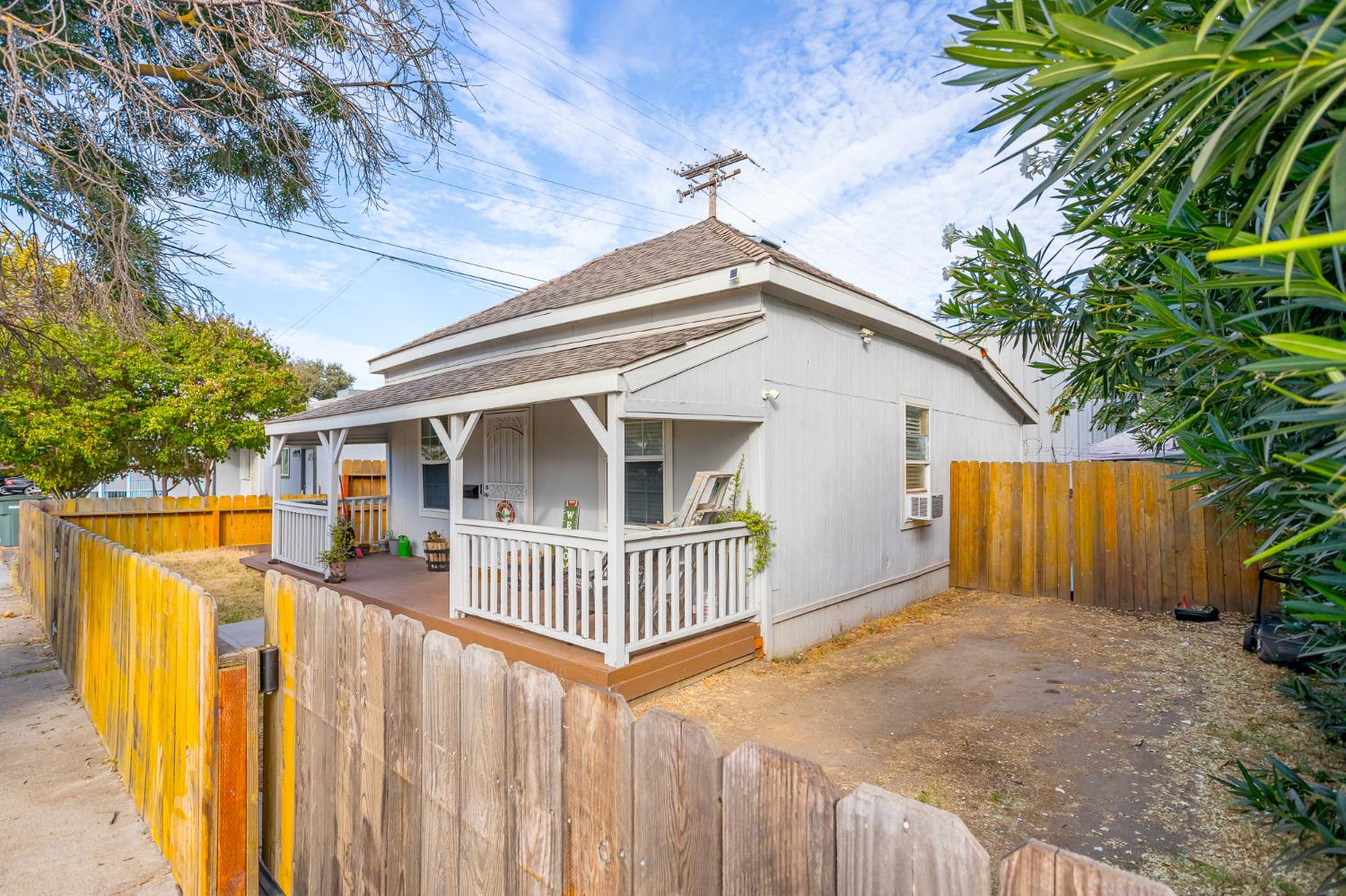 415 K St, Modesto, CA 95351-2833