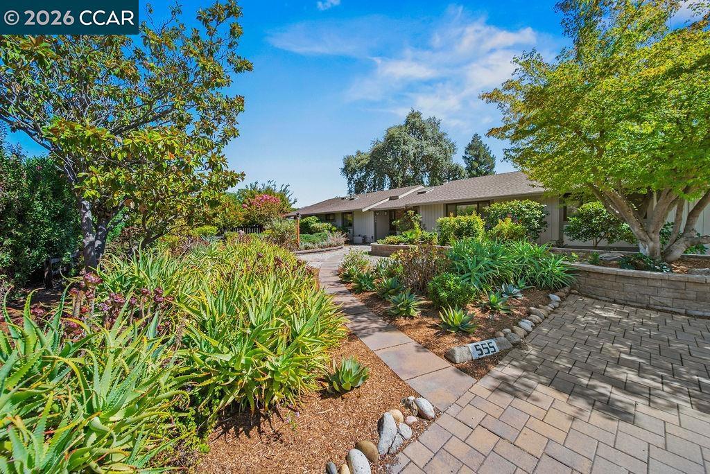 555 Kismet Ct