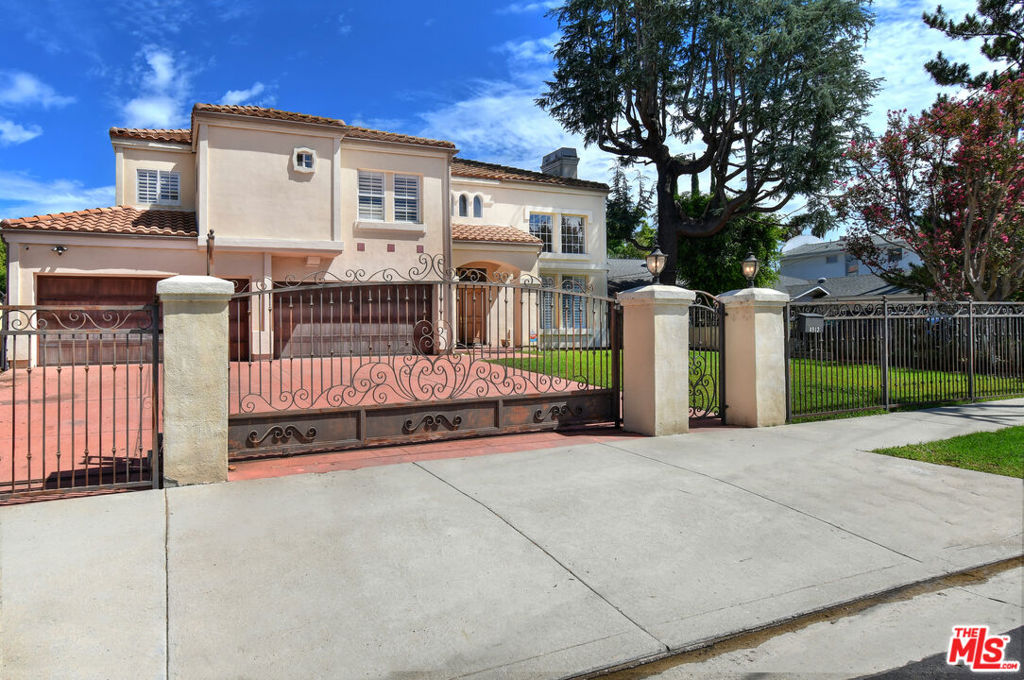 4942 Densmore Avenue