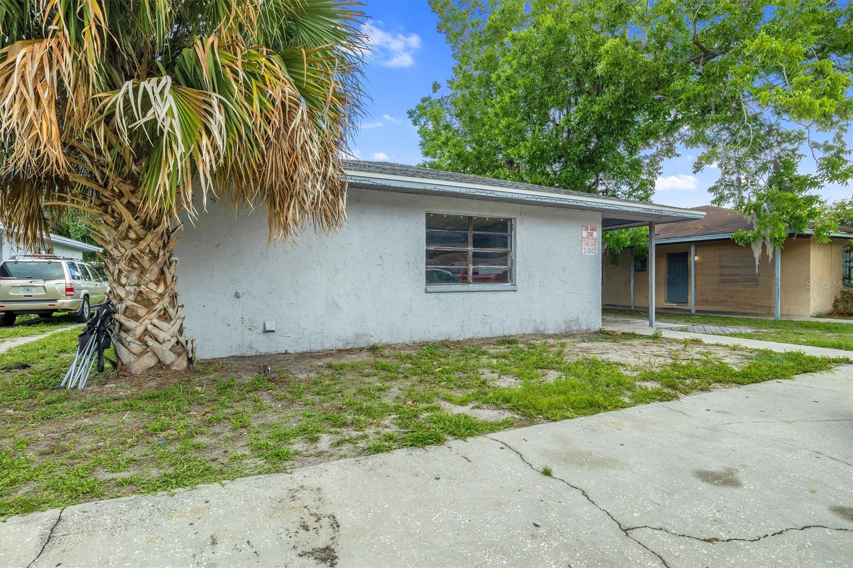 2464 CHESTNUT WOODS DRIVE