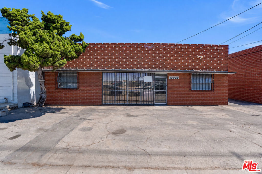 10920 S La Cienega Boulevard