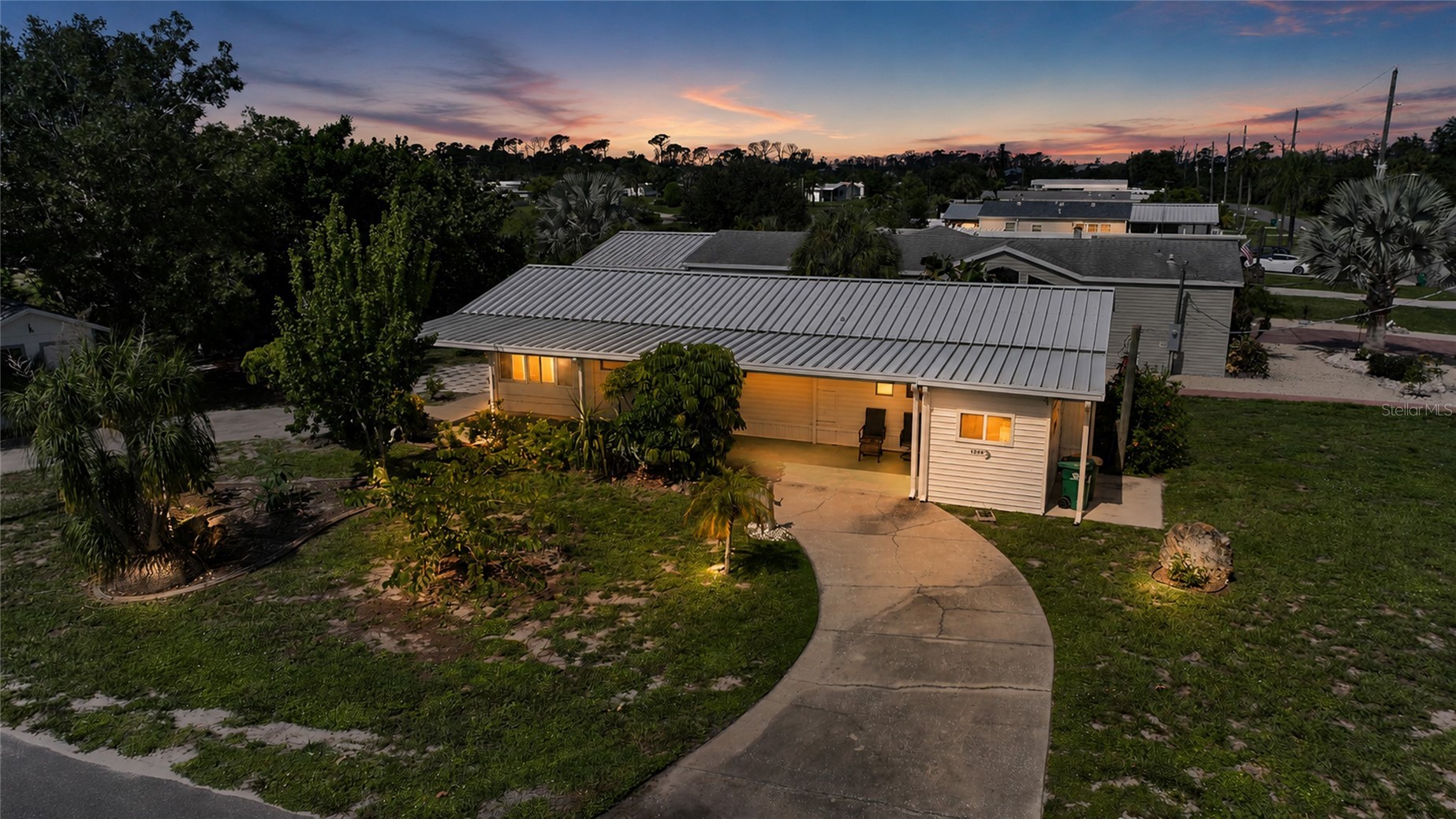 1230 SEAHORSE LANE