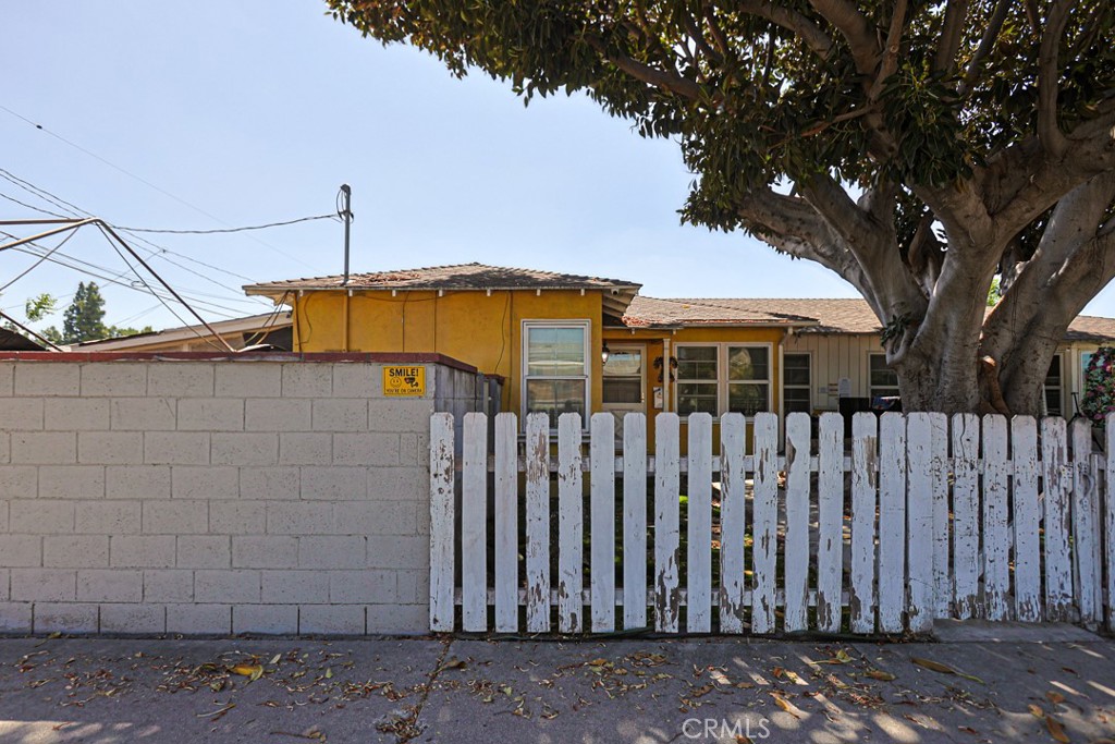 6158 Cahuenga