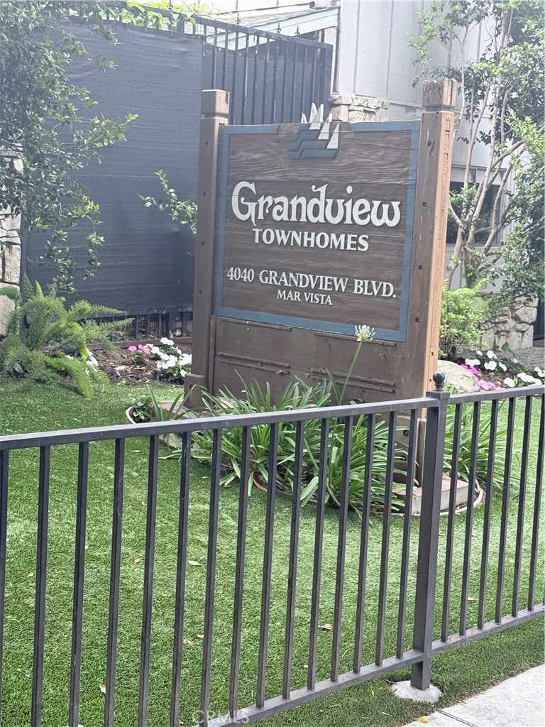 4040 Grand View 65