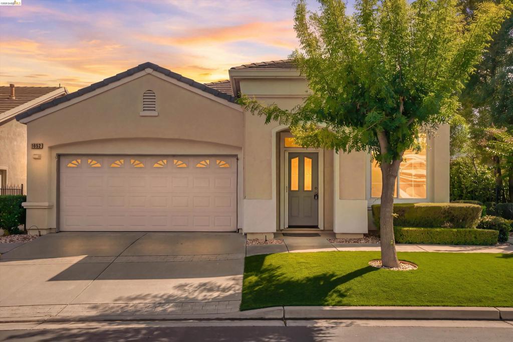 1852 Island Park Pl