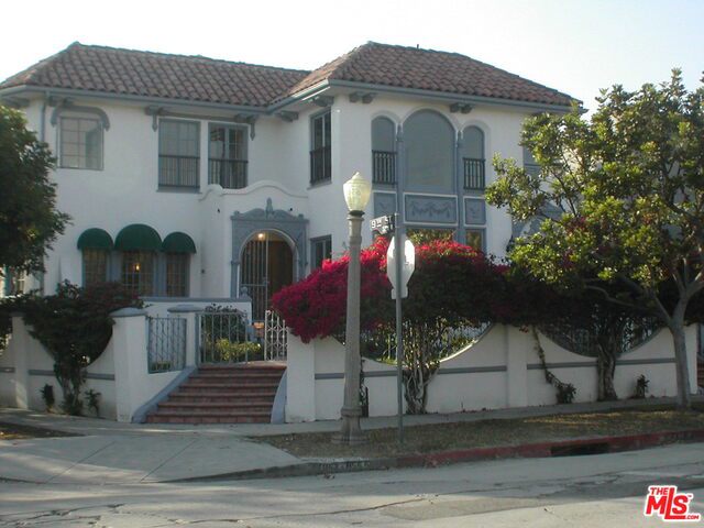 857 S SYCAMORE Avenue