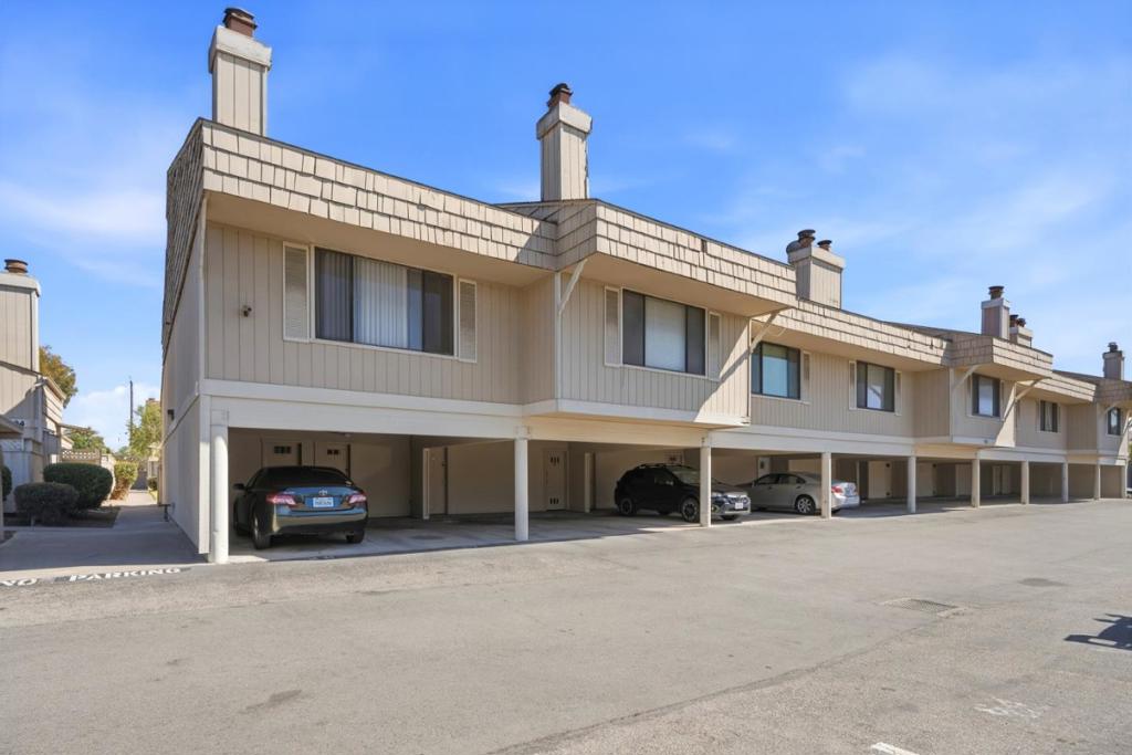 104 W Rossi Street 7