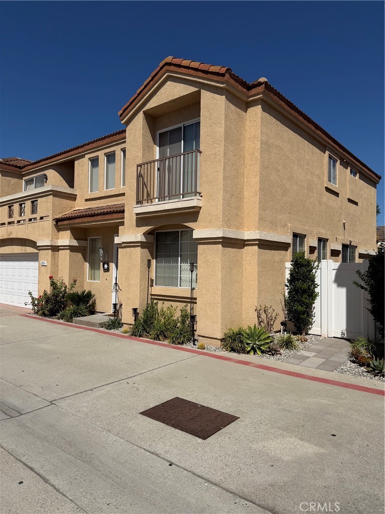 123 E 220th