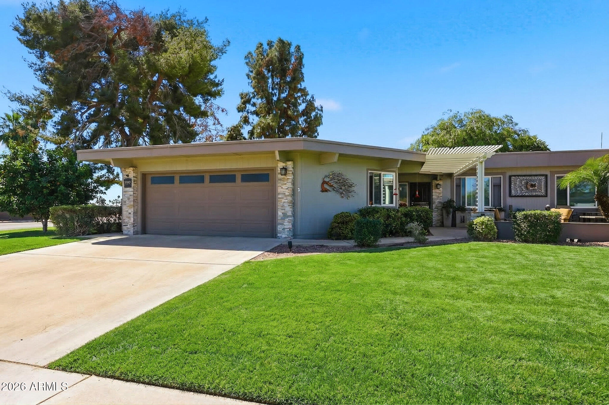 10101 W PINEAIRE Drive, Sun City, AZ 85351