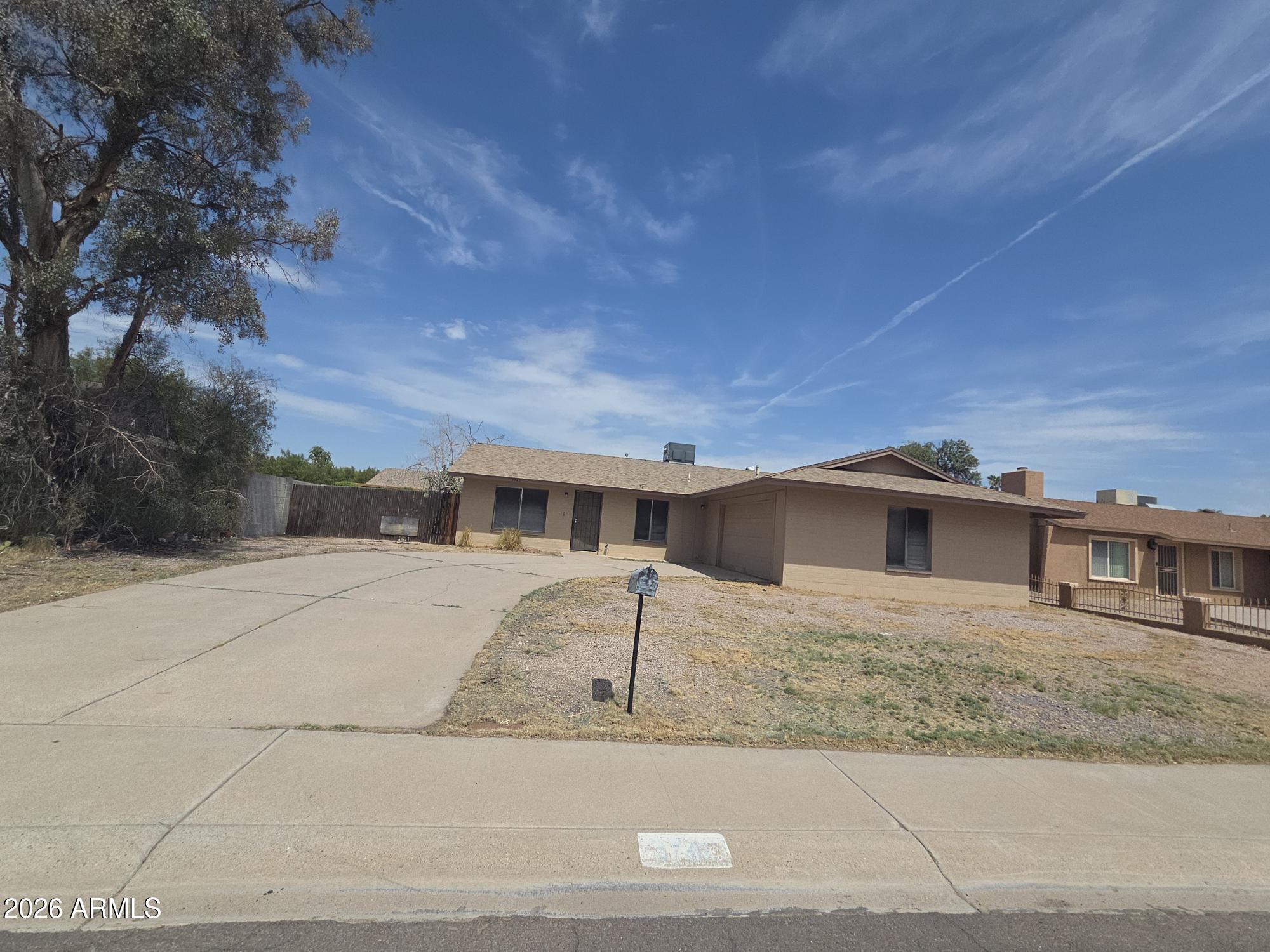 3740 W REDFIELD Road, Phoenix, AZ 85053