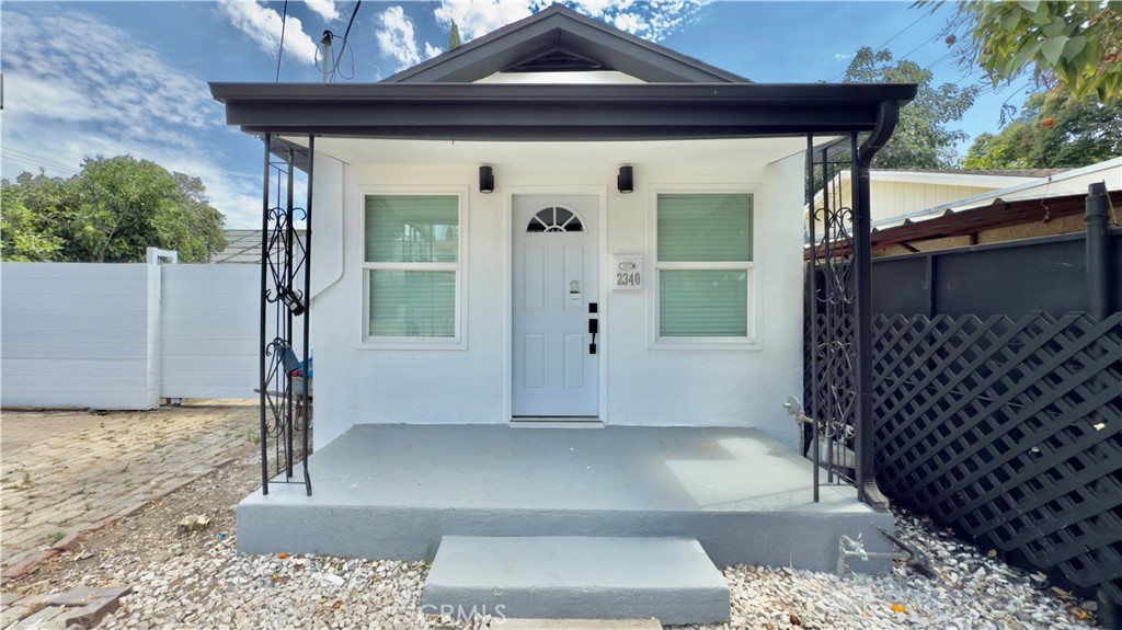 2340 N Thomas