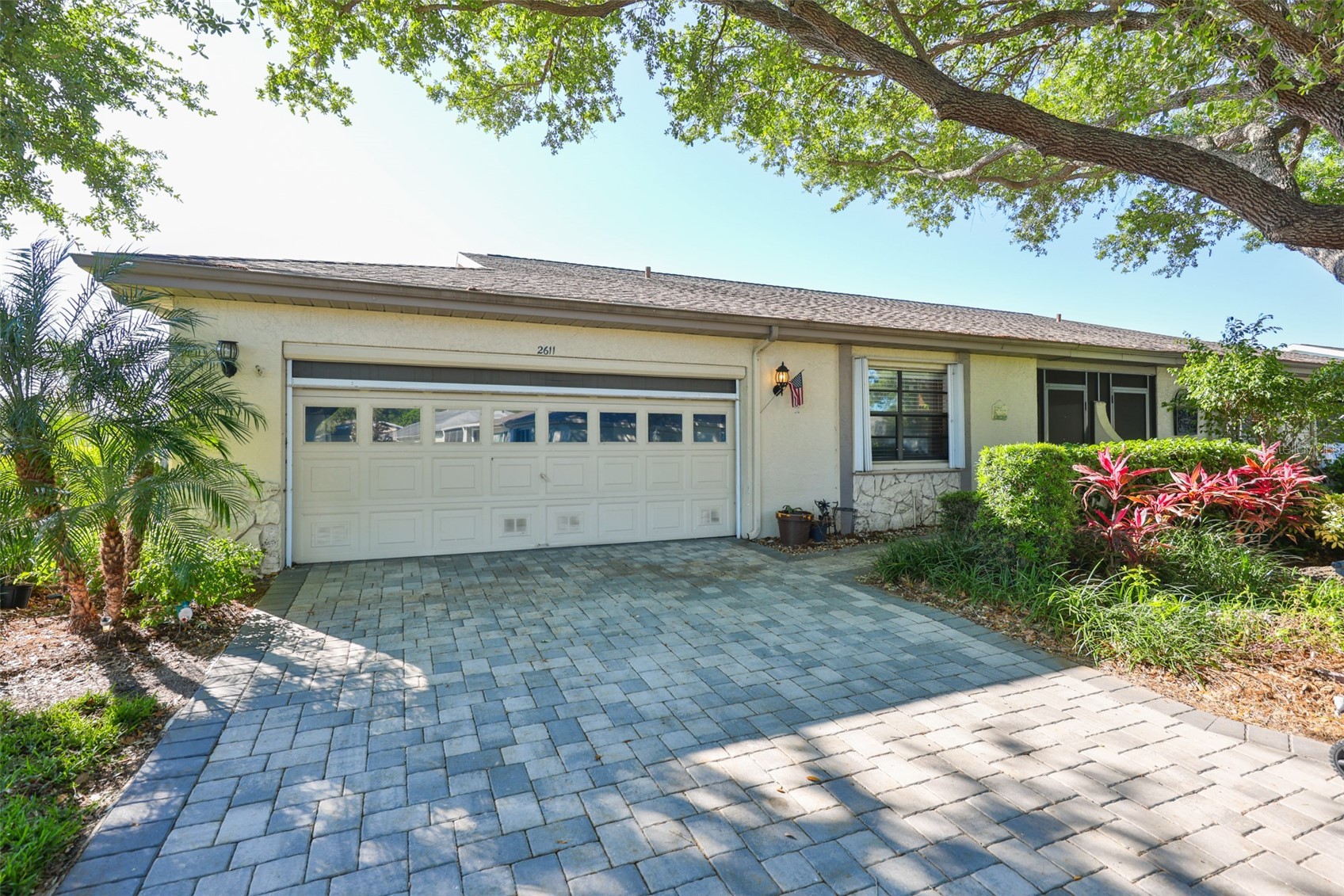 2611 LANCASTER DRIVE 33