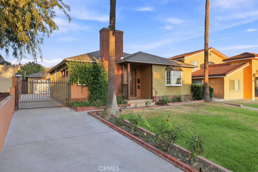 2812 N Buena Vista Street