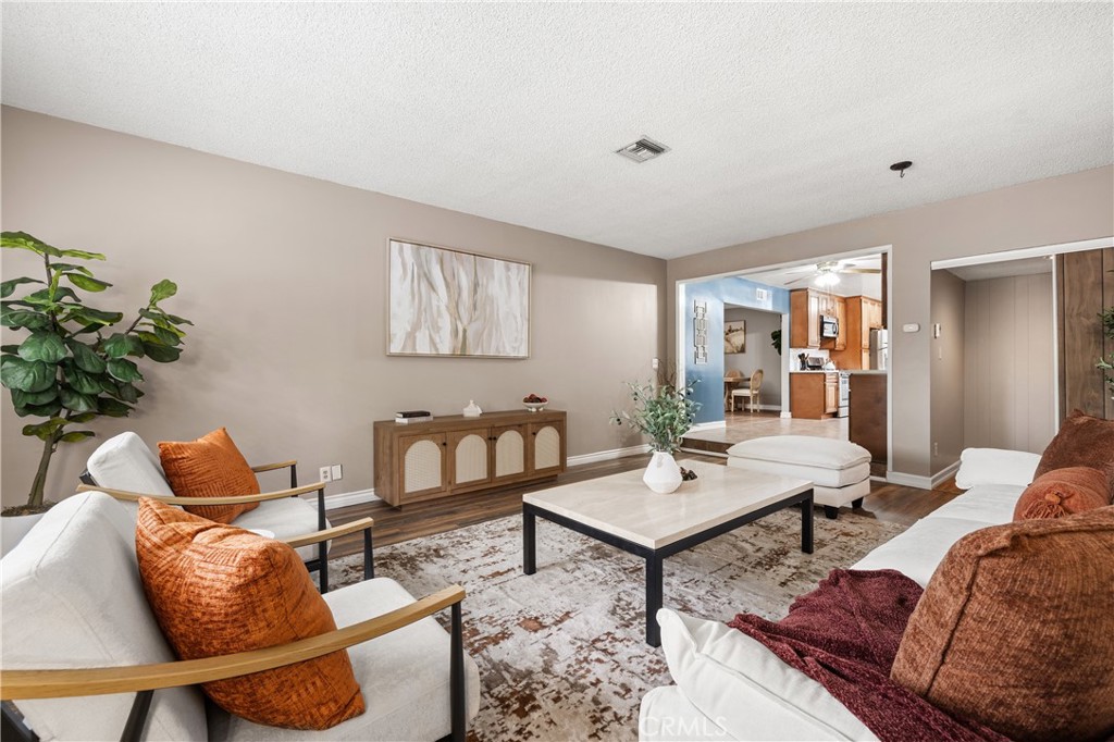 15944 Gledhill