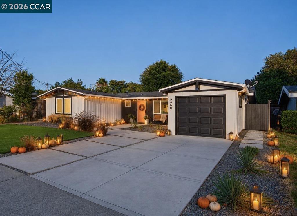 3360 Esperanza Dr