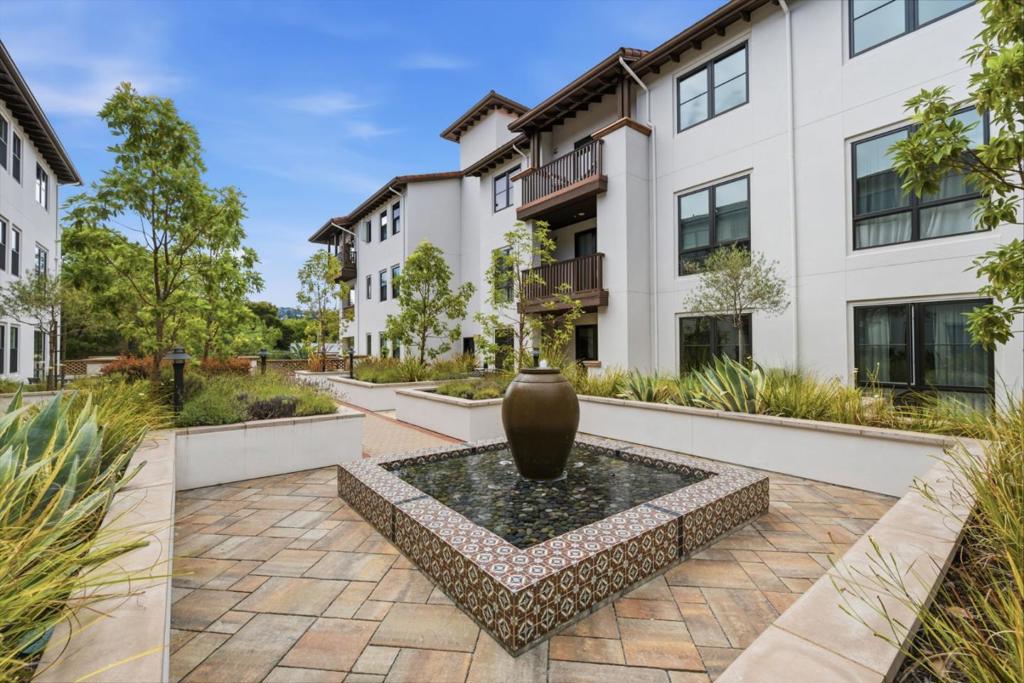 657 Walnut Street 303