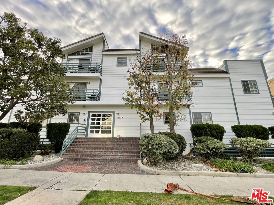 11738 Mayfield 106