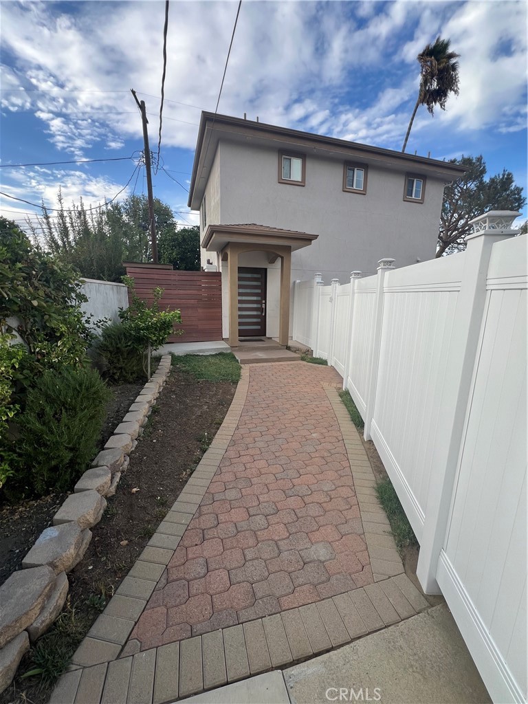 8111 Broadleaf Avenue