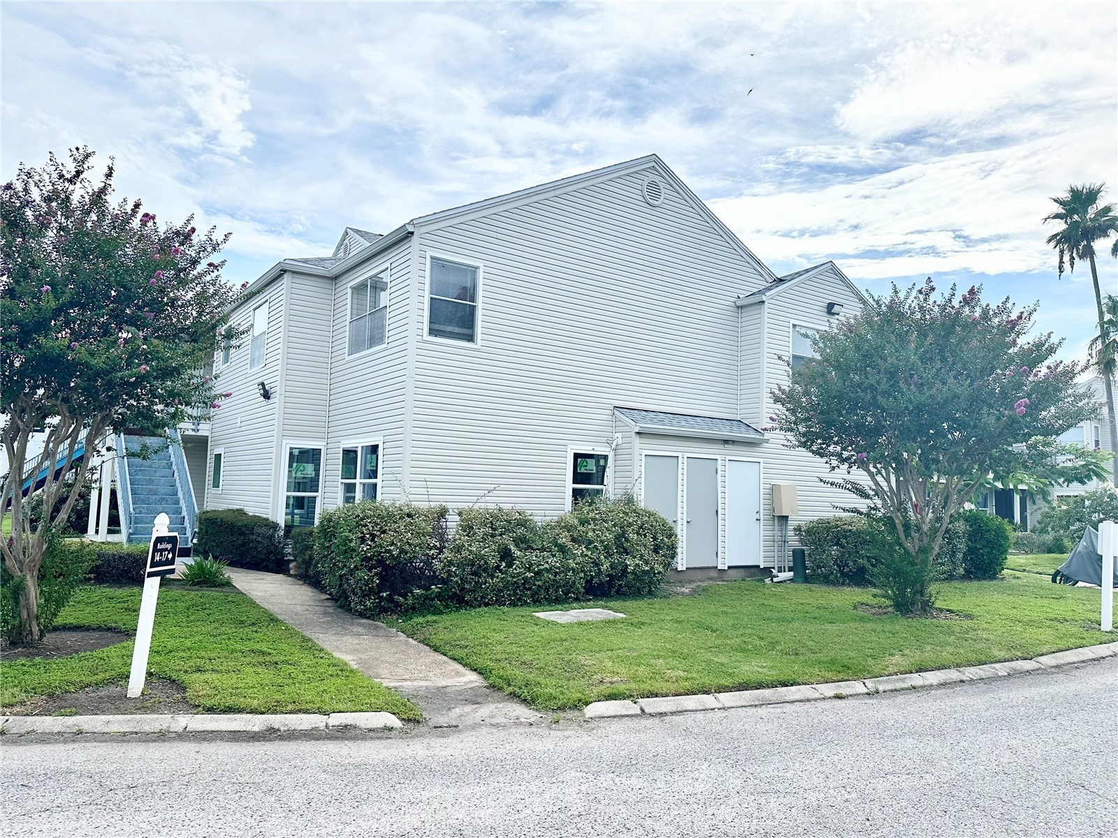 2524 WOODGATE BOULEVARD 201