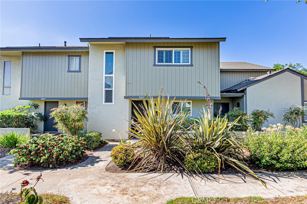 5445 Cajon