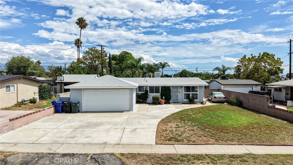 825 N Lilac Avenue