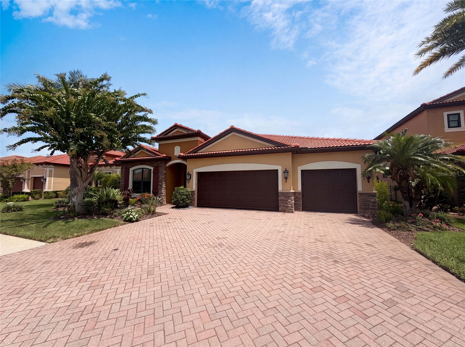 2575 GRAND LAKESIDE DRIVE
