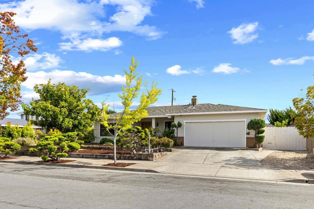 21446 Holly Oak Drive