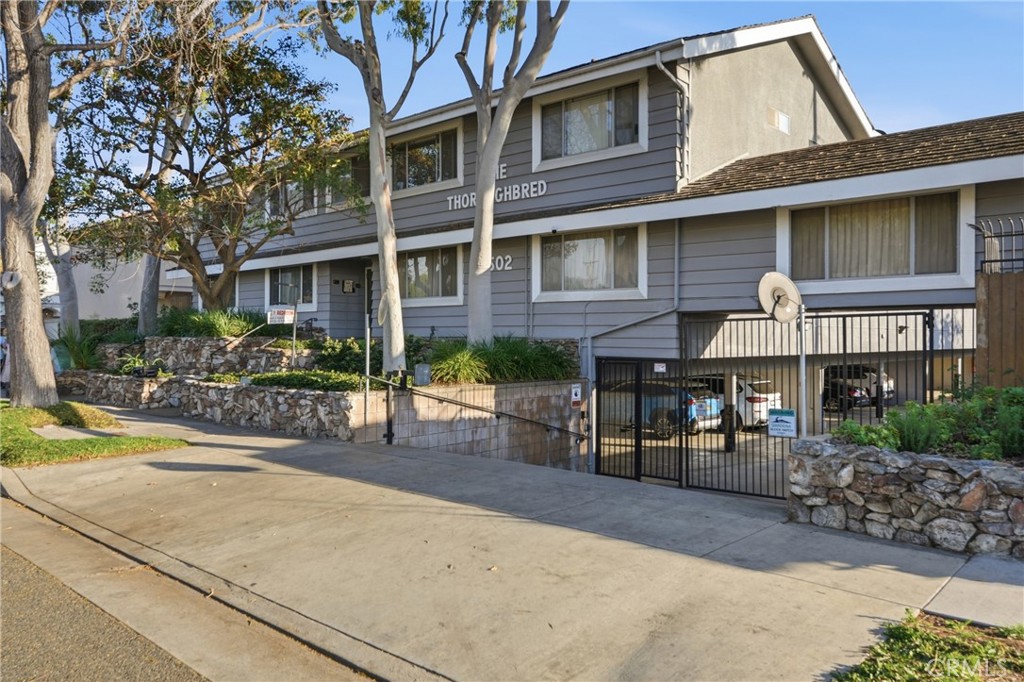 2502 Manhattan Beach 1