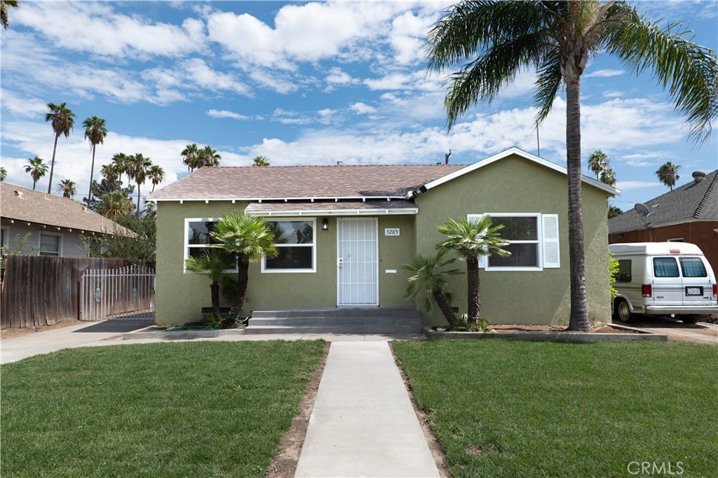 3285 N Mountain View
