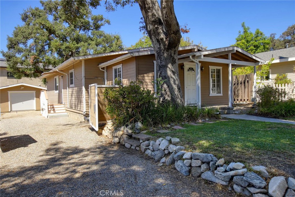 9819 Haines Canyon