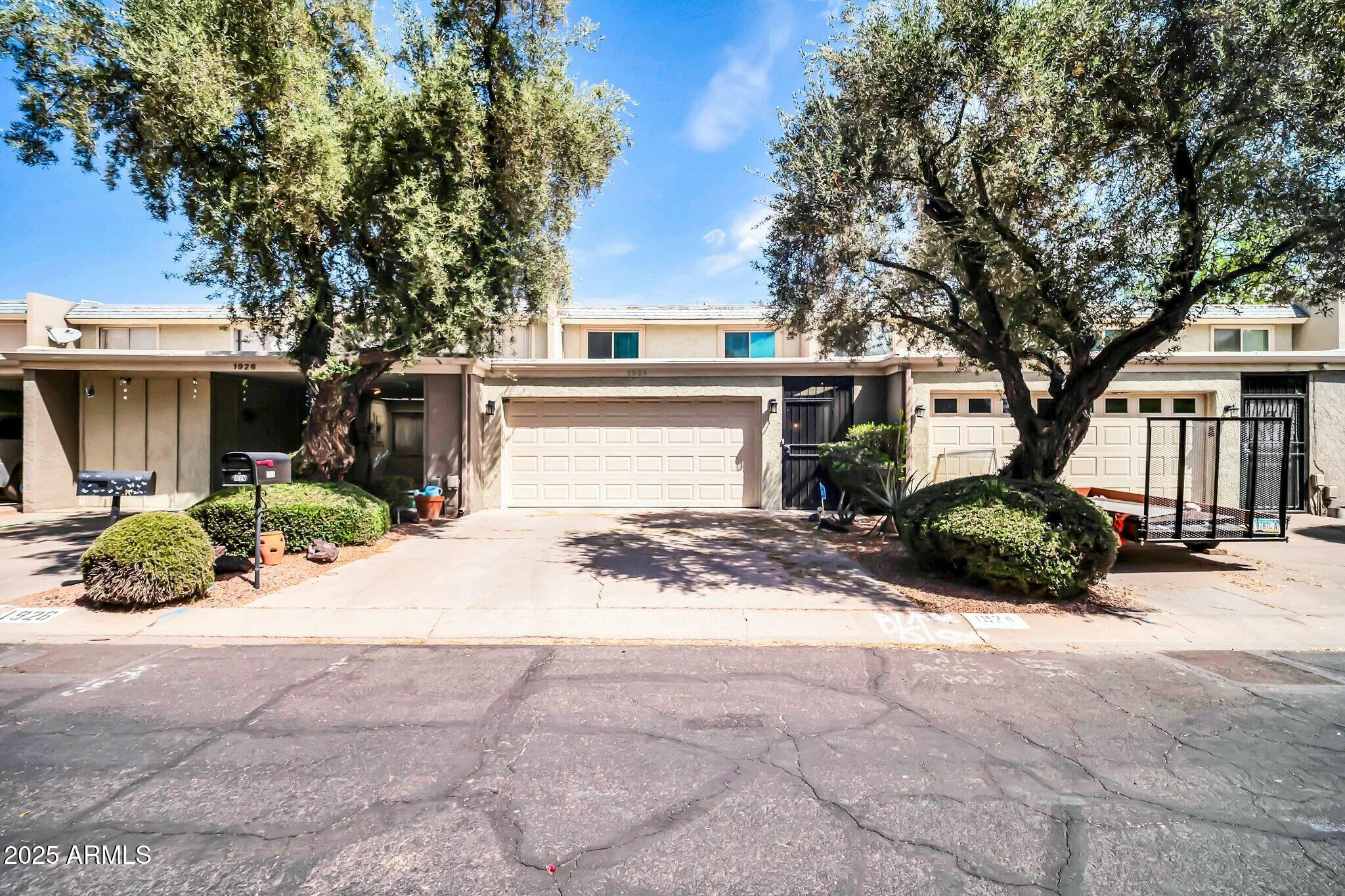 1924 W BELMONT Avenue, Phoenix, AZ 85021