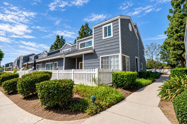 2233 S Fern