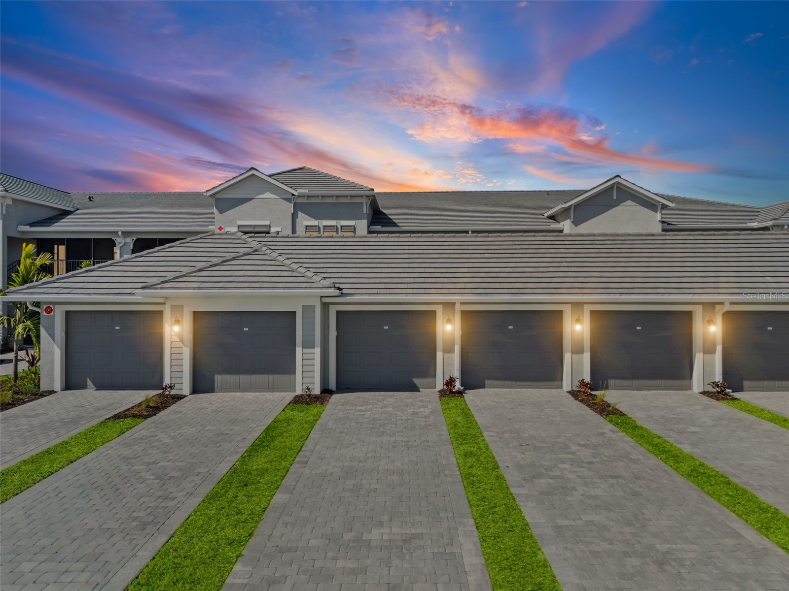 19015 SCALLOP LOOP 106