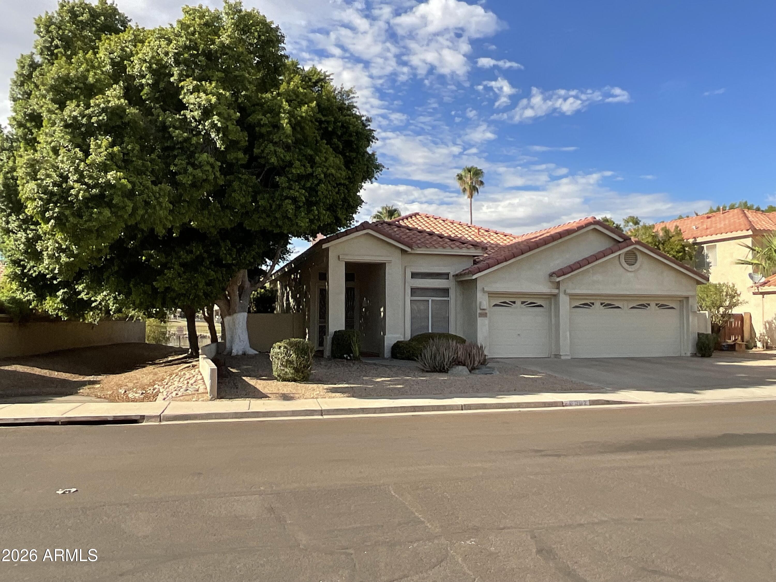 6062 W ABRAHAM Lane, Glendale, AZ 85308