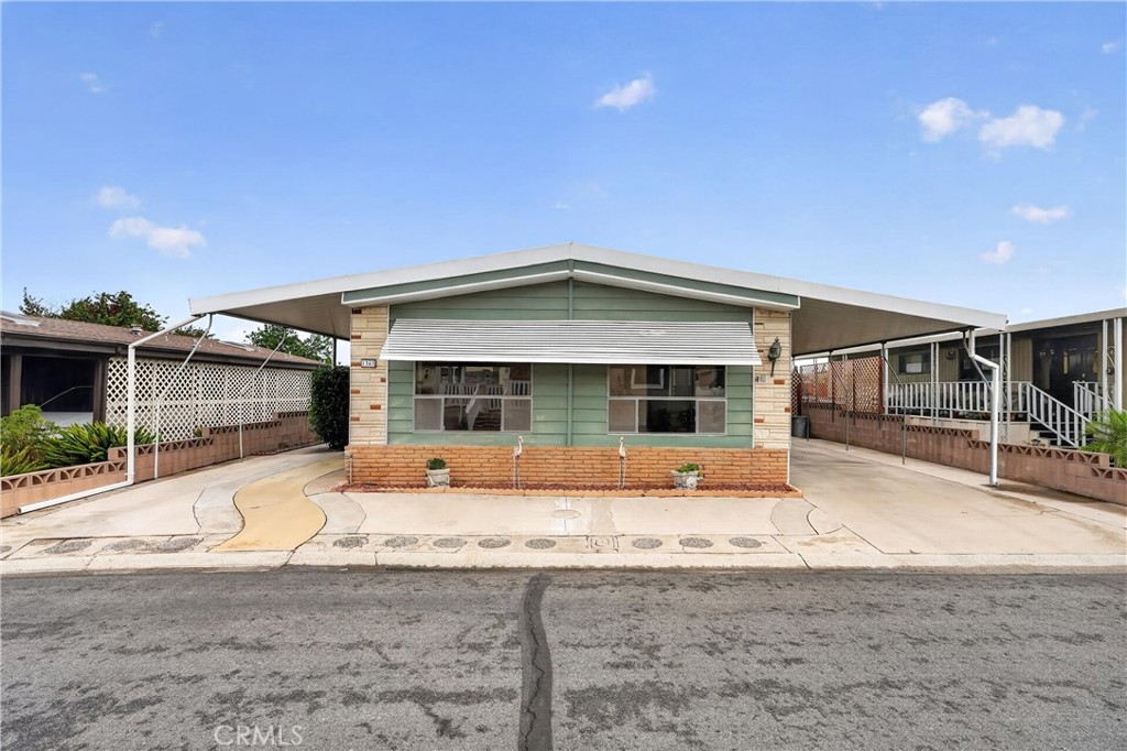 1365 Thornwood Square