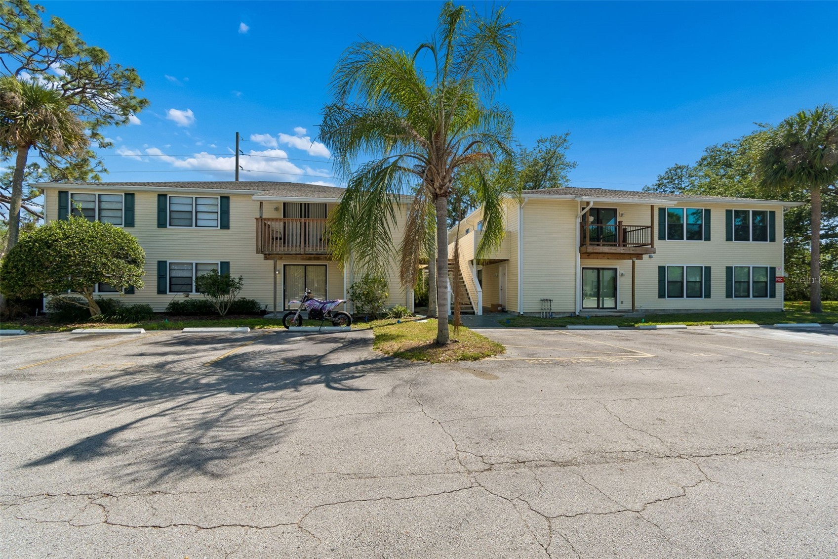140 HUNTER LAKE DRIVE 8C