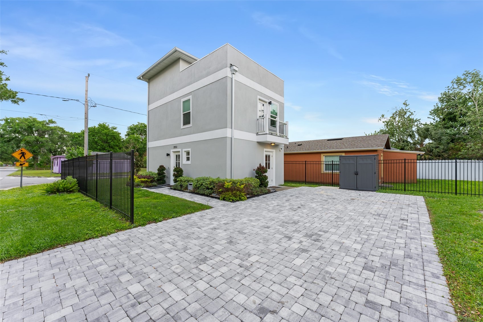 2951 KINGS ROAD