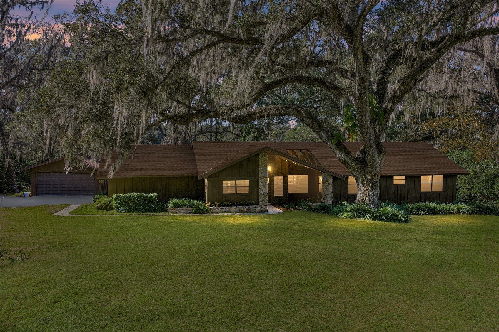 11045 FORT KING ROAD
